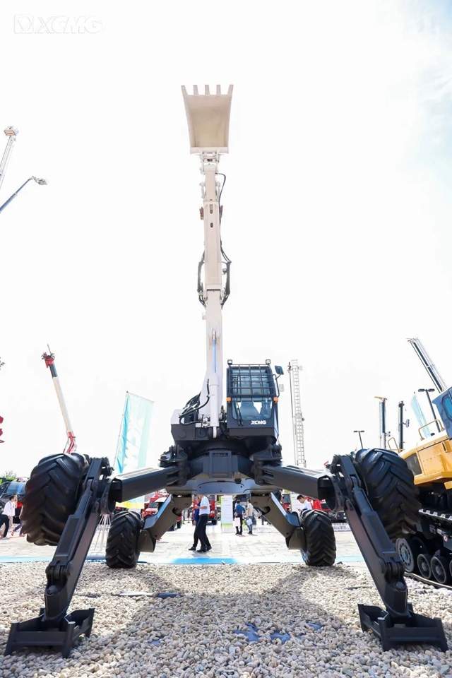 《流浪地球2》中的自主跟随机器人：徐工XUV25伴随机器人首次登台亮相