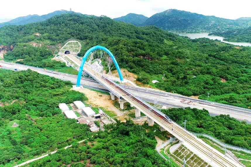 全长约200公里！广汕高铁全线开通运营