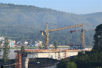 渝昆高铁云贵段首座特大桥连续梁中跨顺利合龙