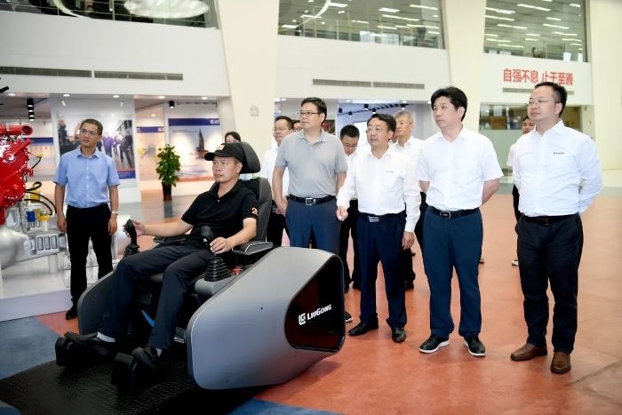 安徽海螺集团公司与柳工深化战略合作