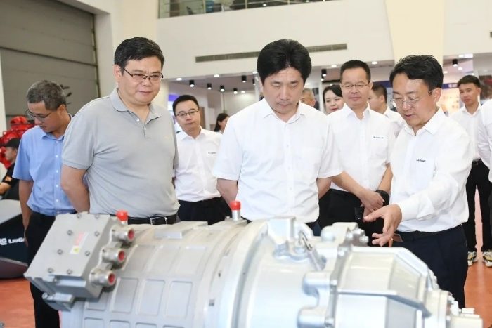 安徽海螺集团公司与柳工深化战略合作