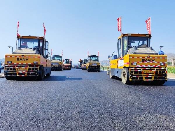 黄河上游首座八车道跨河大桥即将跨越天险实现“牵手”