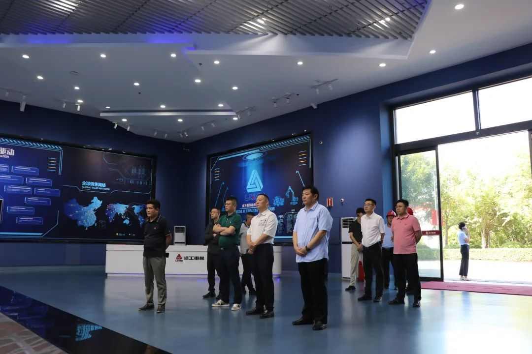 临工重机与新疆鸣阳矿业建设集团战略合作签约