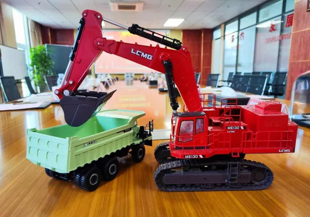 临工重机与新疆鸣阳矿业建设集团战略合作签约