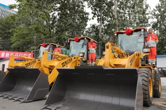 北京市政系统喜迎多台厦工K系轮式装载机