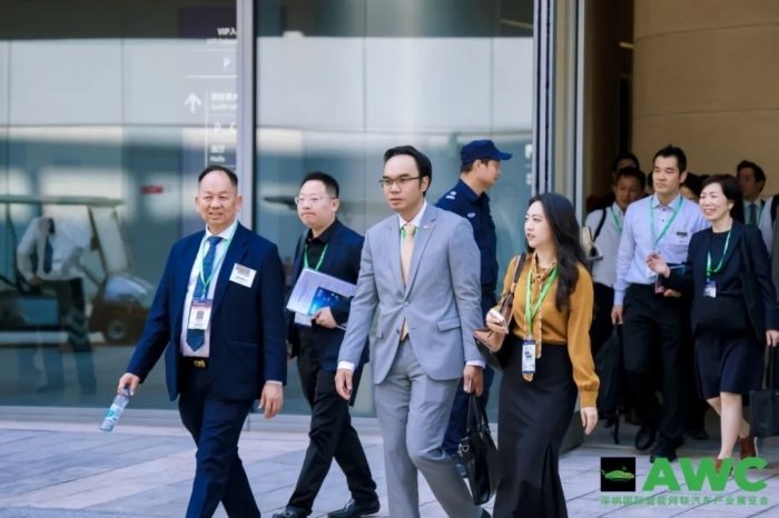 燃动鹏城！AWC 2024开幕首日智能网联汽车行业巨头齐聚，探索未来出行新风向！