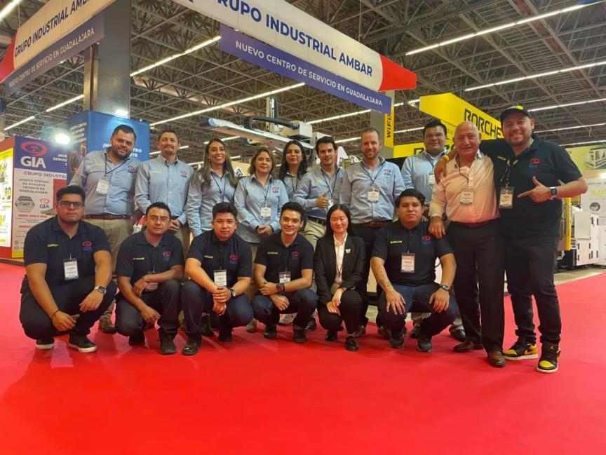 震撼！博创四台智能注塑机闪耀墨西哥展