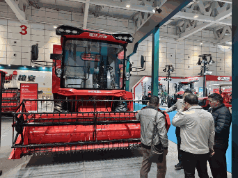 新“豆”能丨潍柴雷沃智能农机亮相全国粮油和大豆产业博览会