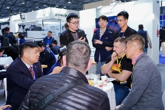 智塑包装未来 | 力劲塑机携PET瓶胚注塑解决方案亮相2025SWOP包装展