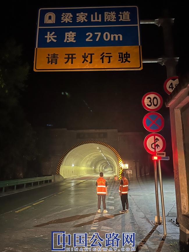 摄影月赛丨15-夜间巡查进行时（图）