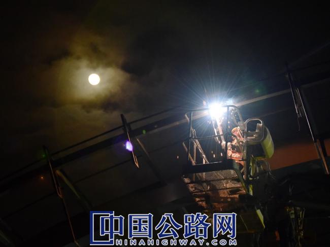 摄影月赛丨14-火瀑（图）