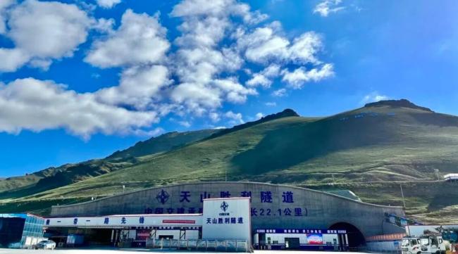 世界最长高速公路隧道将于本月底通车（图）
