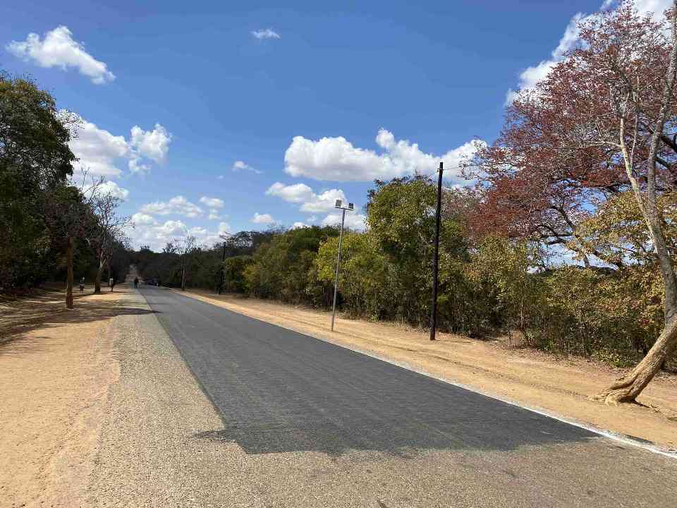 赞比亚微表施工第一铺，薄层养护工艺走向非洲！