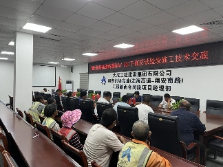 翔安机场高速公路项目AC-20C试验段顺利摊铺