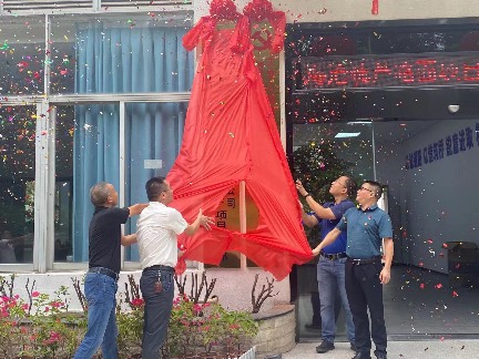 海沧疏港通道与芦澳路（马青路—翁角路段）沥青路面及剩余附属工程项目经理部举行揭牌仪式