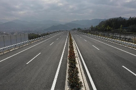 我司厦蓉高速公路改扩建工程顺利通车