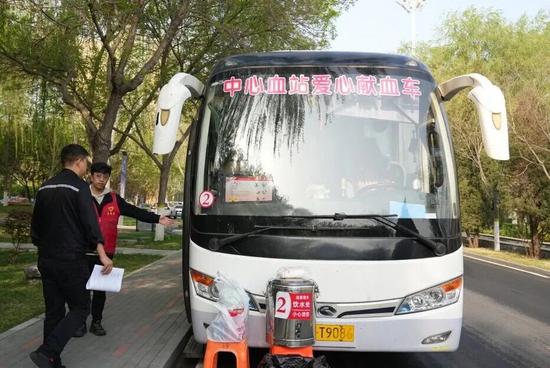 藏在塑料瓶里的温暖