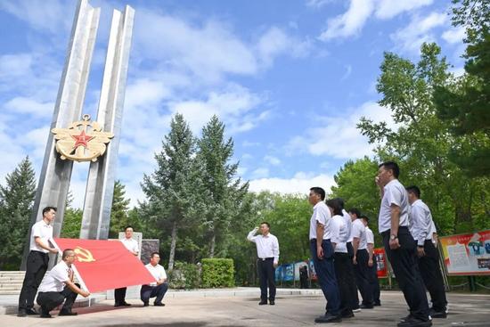 “站”上新台阶 再踏新征程 “站”上新台阶 再踏新征程