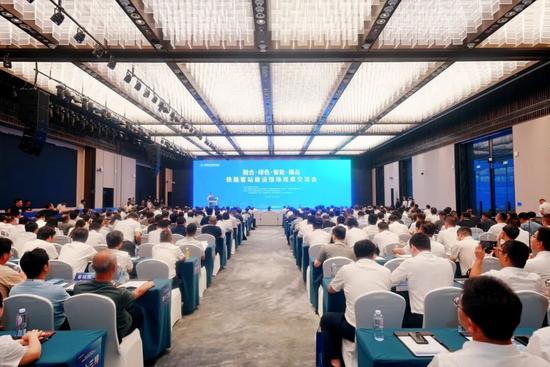 “站”上新台阶 再踏新征程 “站”上新台阶 再踏新征程