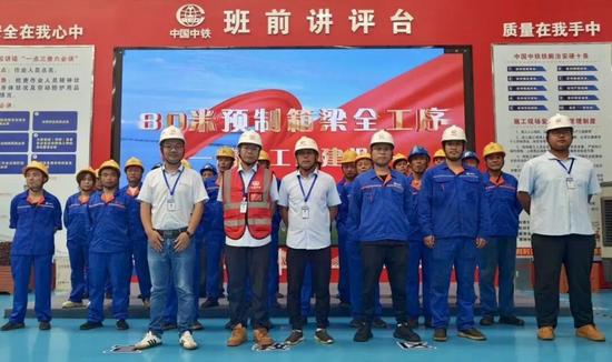 喜报！中铁大桥局再获2项火车头奖杯、火车头奖章