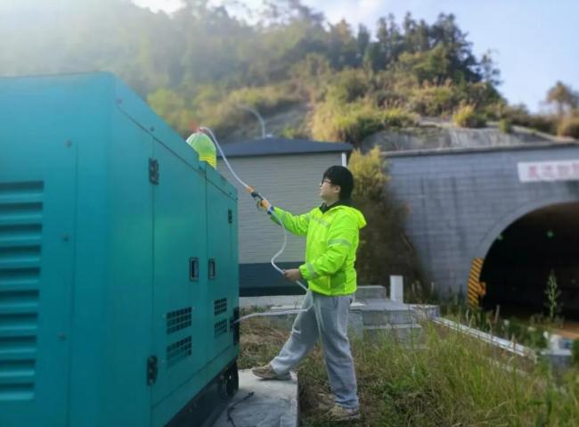 从实验室到高速路：他用青春与技术守护坦途 | 新高速人（图）