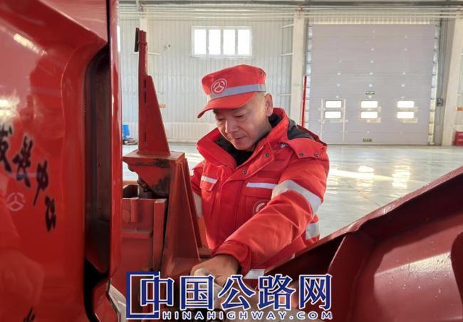 小白会客厅丨东天山上温暖的公路养护人（图）