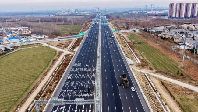 全国首个“六改十二车道”高速公路改扩建项目建成通车！（图）