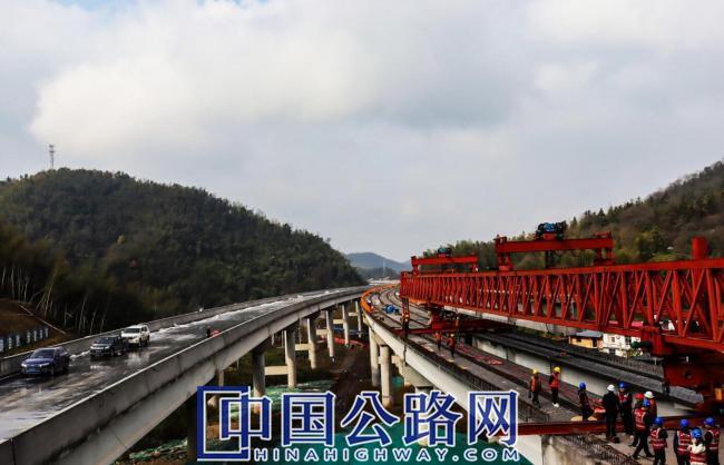 萍乡绕城高速公路国道319线跨线特大桥实现全幅贯通（图）