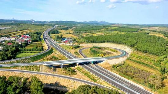 凌绥高速公路获评辽宁省2025年公路水运平安百年品质工程典型案例项目