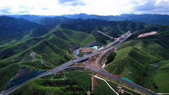 凌绥高速公路获评辽宁省2025年公路水运平安百年品质工程典型案例项目