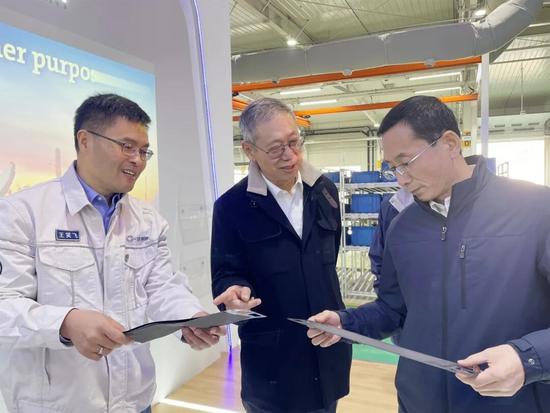 胡汉杰调研解放动力迪一元素