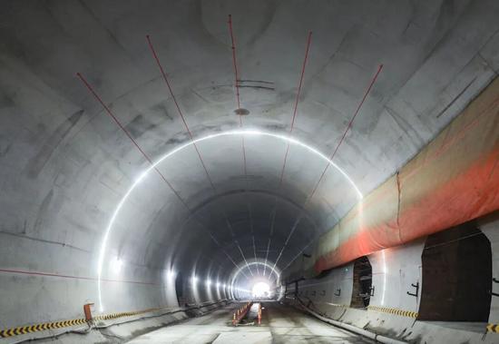 贯通16460米“华山松”！云南首条时速350公里高铁实现新