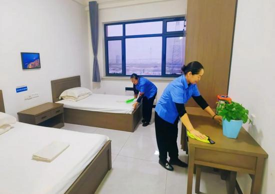 让跑车在外的职工睡好觉！这家行车公寓超智能