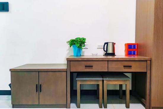 让跑车在外的职工睡好觉！这家行车公寓超智能