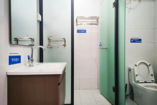 让跑车在外的职工睡好觉！这家行车公寓超智能