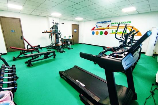 让跑车在外的职工睡好觉！这家行车公寓超智能