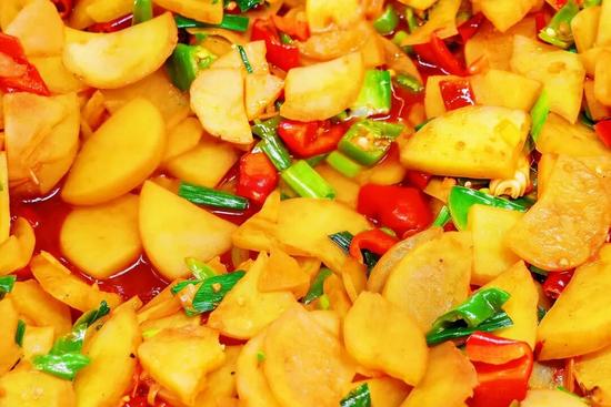 让跑车在外的职工睡好觉！这家行车公寓超智能