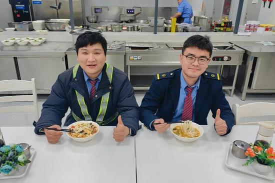 让跑车在外的职工睡好觉！这家行车公寓超智能