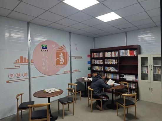 书香满工地 文明谱新篇——天陇铁路Ⅱ标二分部职工书屋获评市级