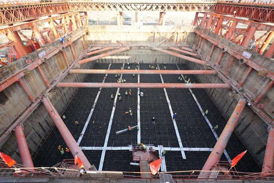 宜昌长江公铁大桥8号墩主塔承台完成首次混凝土浇筑