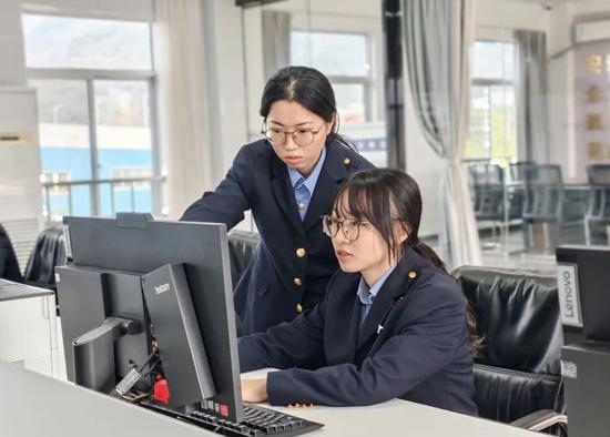 定岗不到半年,7名“00后”小姑娘屡屡获奖! 定岗不到半年,7名“00后”小姑娘屡屡获奖!