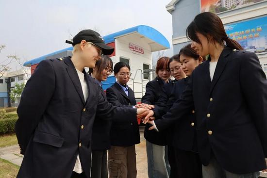 定岗不到半年,7名“00后”小姑娘屡屡获奖! 定岗不到半年,7名“00后”小姑娘屡屡获奖!