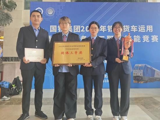 定岗不到半年,7名“00后”小姑娘屡屡获奖! 定岗不到半年,7名“00后”小姑娘屡屡获奖!