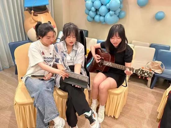 定岗不到半年，7名“00后”小姑娘屡屡获奖！