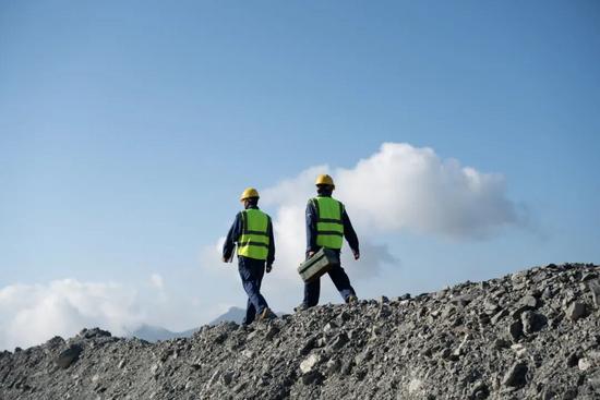 再传捷报！徐工XDE260矿卡批量交付南非