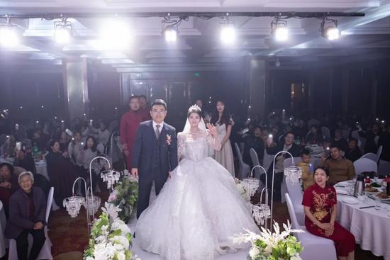 圆满“跨国恋”！这两名铁路人，回国结婚了｜火车·悦读