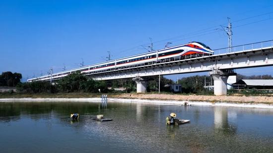 圆满“跨国恋”！这两名铁路人，回国结婚了｜火车·悦读