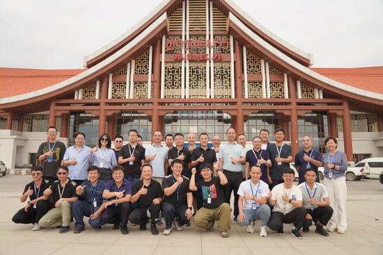 圆满“跨国恋”！这两名铁路人，回国结婚了｜火车·悦读