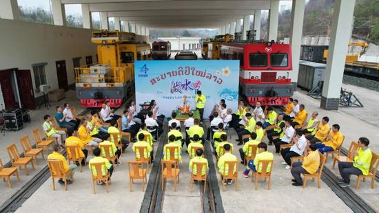 圆满“跨国恋”！这两名铁路人，回国结婚了｜火车·悦读