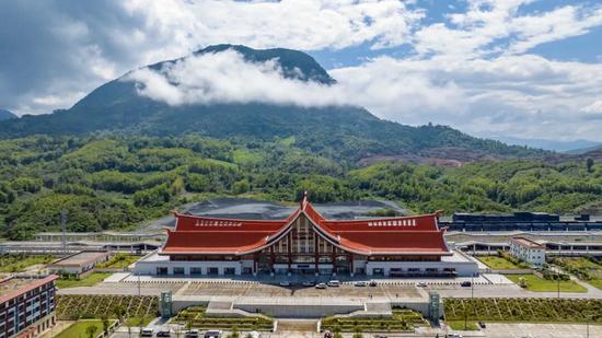 圆满“跨国恋”！这两名铁路人，回国结婚了｜火车·悦读